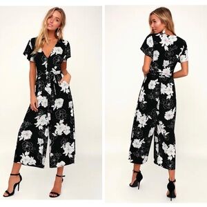 Lulu's North Pacific Black and White Floral
Print Culotte Jumpsuit | Small | EUC